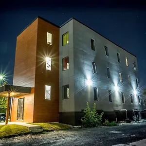 https://clifton-hill-condos-4a.niagara-fallshotels.com